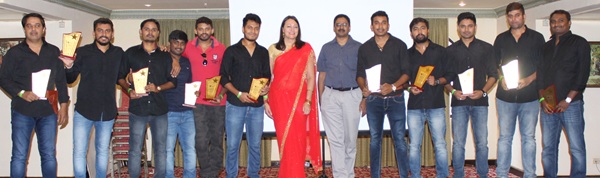 Emmel 3838 Team of Men at 600