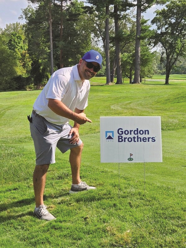 RH Pic block out names at corner of sign at 600