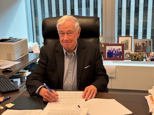 Whelan at desk better at 600