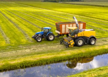 Community Banks Pull Back in the Ag Sector: A Growing Challenge for Farmers and Equipment Dealers
